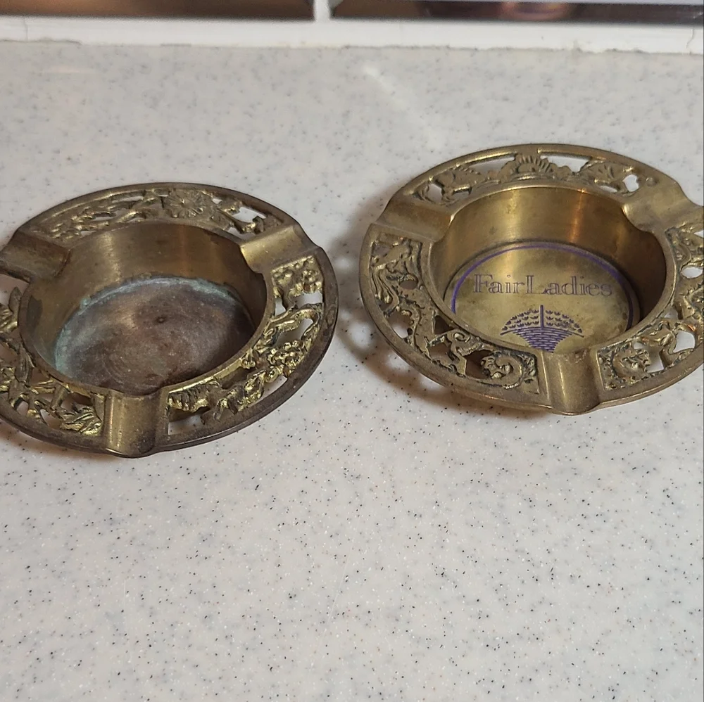 Set of 4 ashtrays for sale
